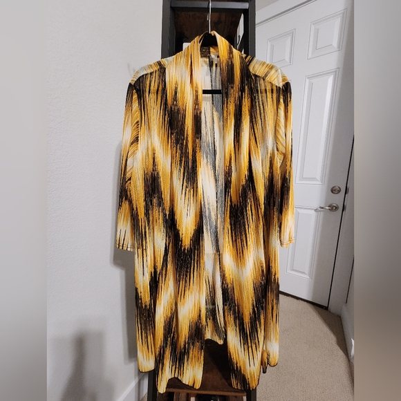 Long sleeve yellow and black jacket - Picture 1 of 6